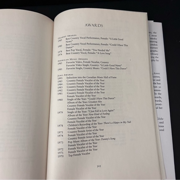 Anne Murray ALL OF ME with Michael Posner HARDCOVER signed book - Picture 8 of 11